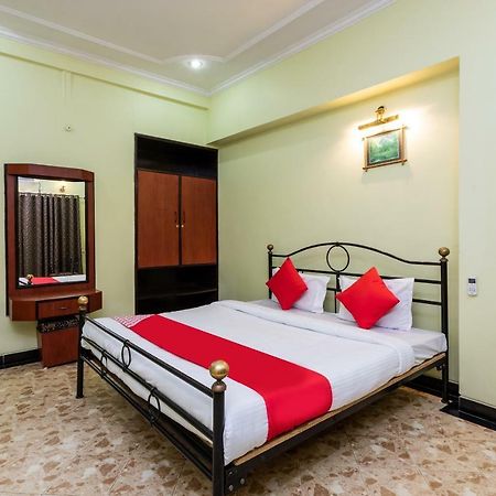 Oyo 38142 Girdhar Mahal Hotel Indore Eksteriør billede