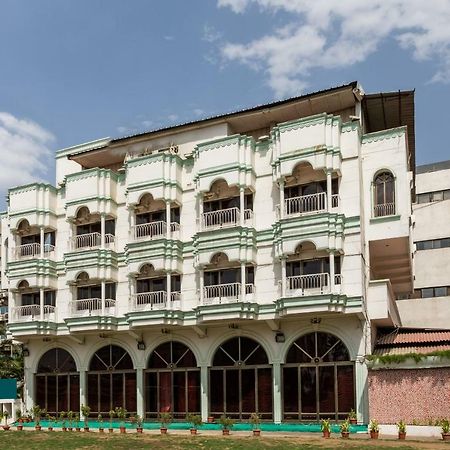Oyo 38142 Girdhar Mahal Hotel Indore Eksteriør billede
