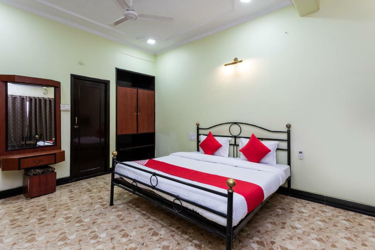 Oyo 38142 Girdhar Mahal Hotel Indore Eksteriør billede
