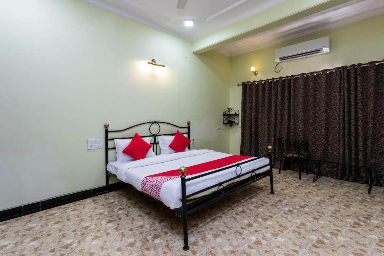 Oyo 38142 Girdhar Mahal Hotel Indore Eksteriør billede