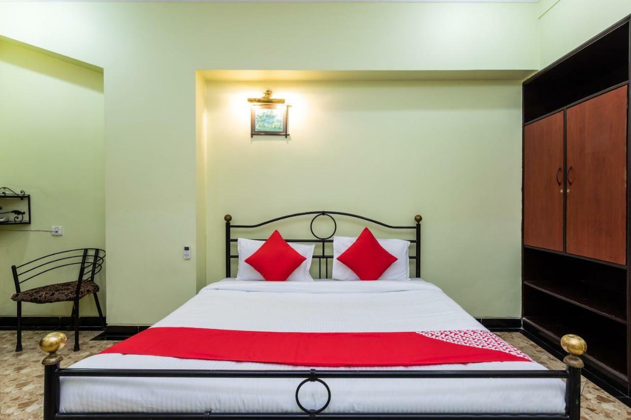 Oyo 38142 Girdhar Mahal Hotel Indore Eksteriør billede