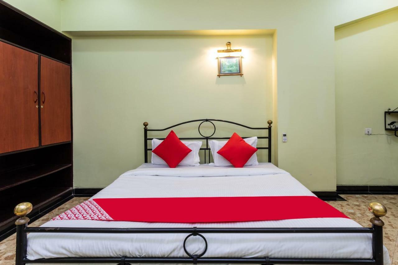 Oyo 38142 Girdhar Mahal Hotel Indore Eksteriør billede
