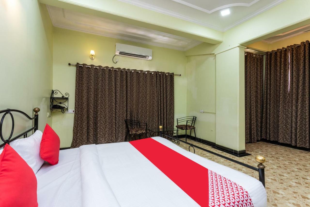 Oyo 38142 Girdhar Mahal Hotel Indore Eksteriør billede