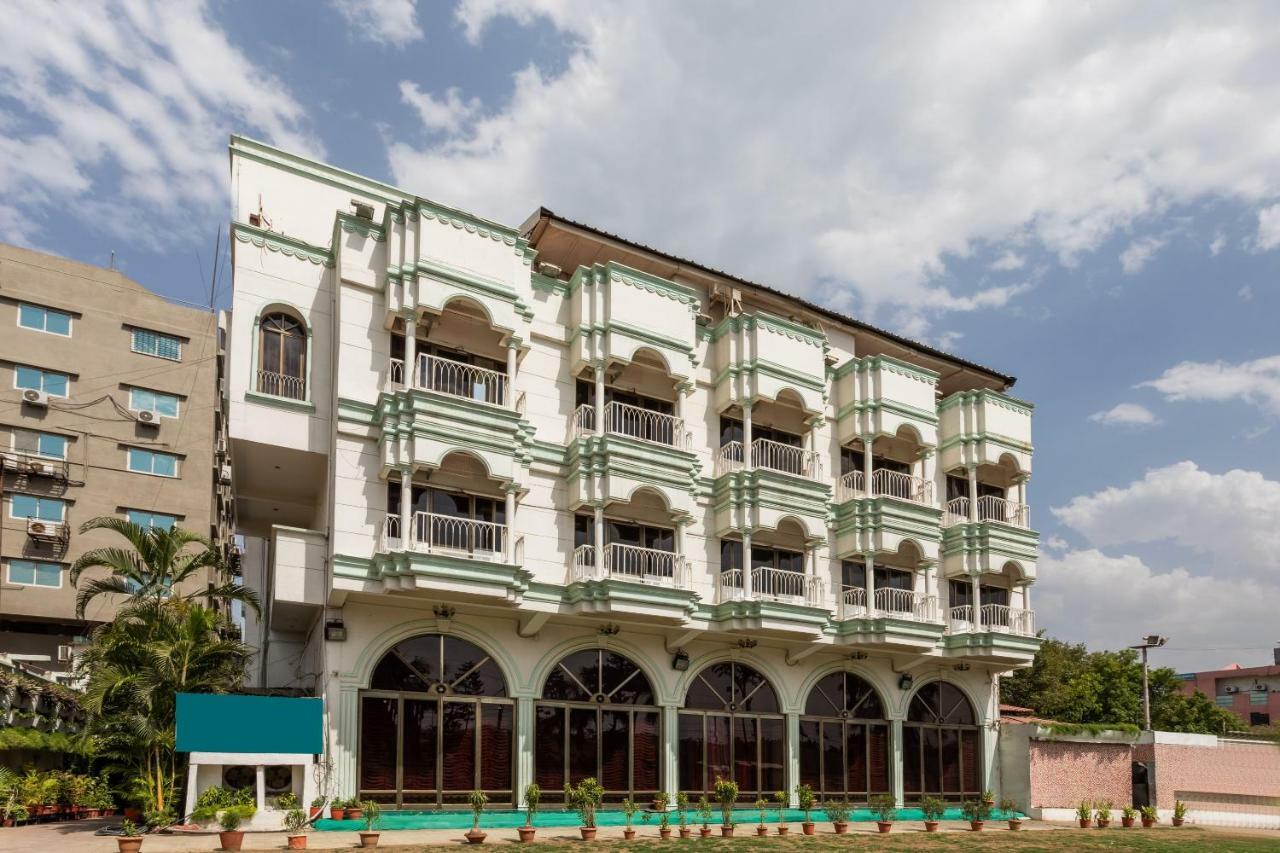 Oyo 38142 Girdhar Mahal Hotel Indore Eksteriør billede